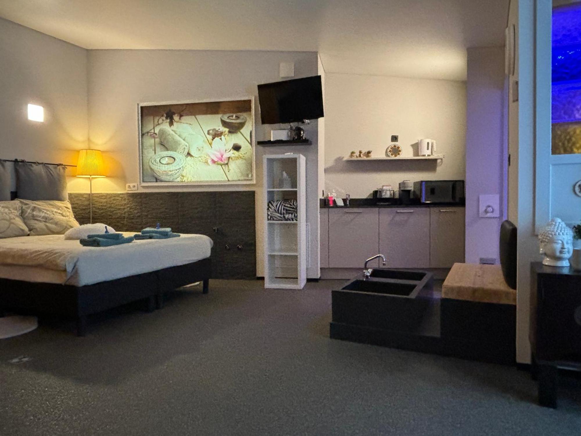 Relax Trois Bornes - De Grenspost Bed & Breakfast Gemmenich Exterior foto